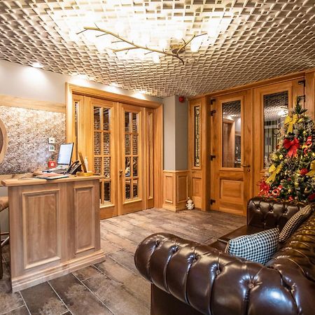Vila Ekrem Корча Екстериор снимка
