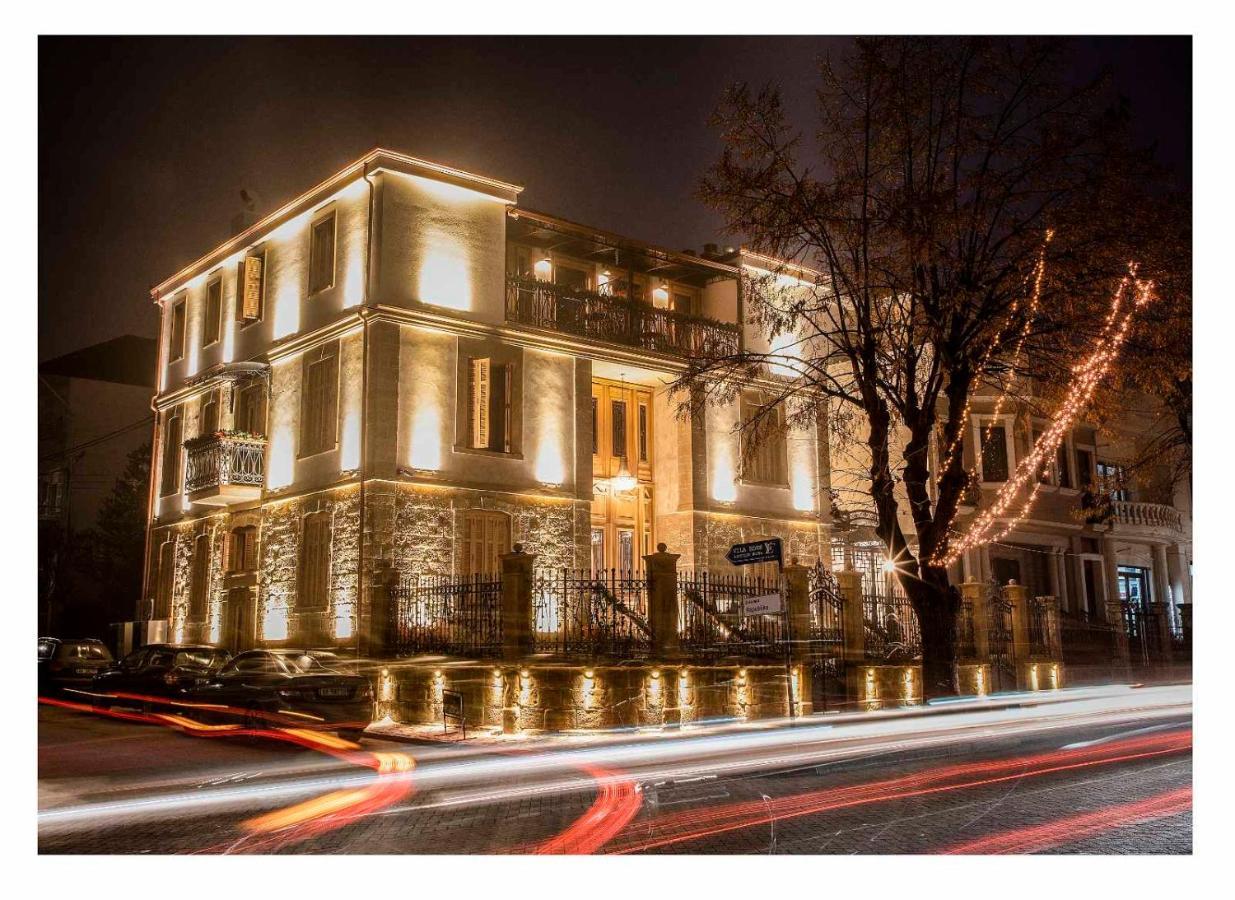 Vila Ekrem Корча Екстериор снимка