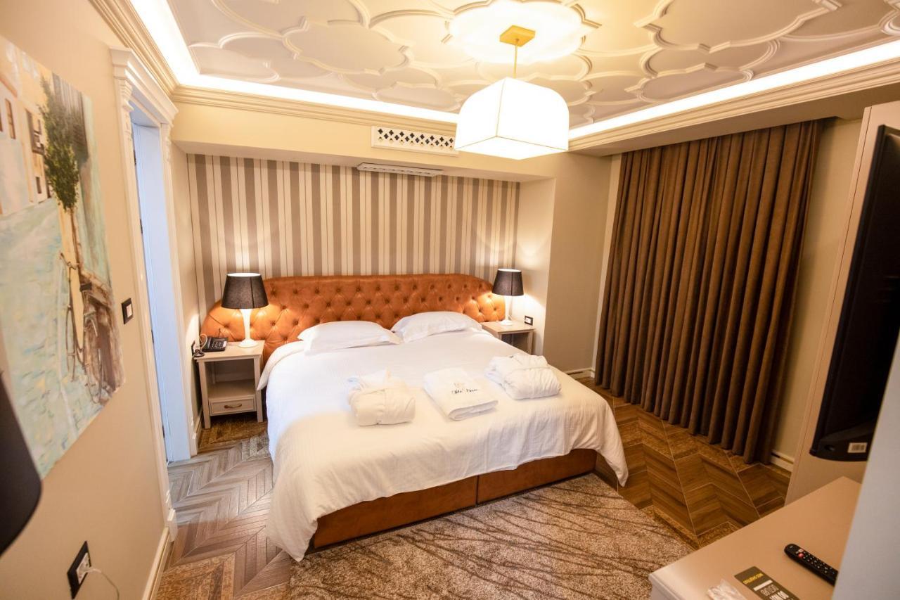 Vila Ekrem Корча Екстериор снимка