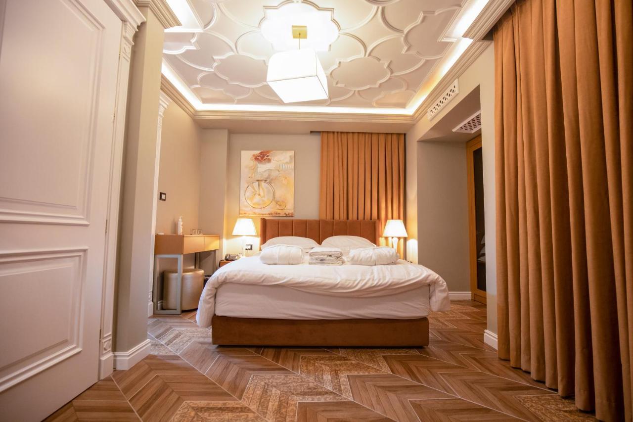 Vila Ekrem Корча Екстериор снимка