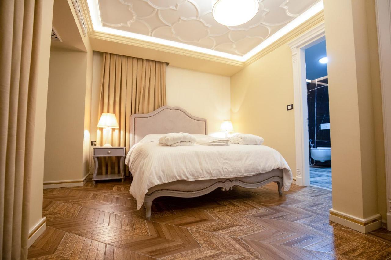 Vila Ekrem Корча Екстериор снимка