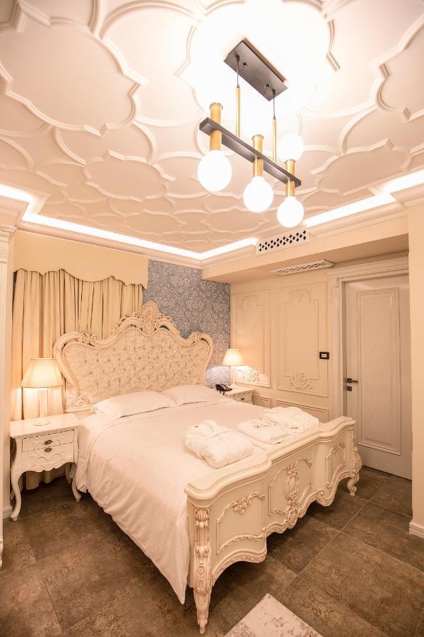 Vila Ekrem Корча Екстериор снимка