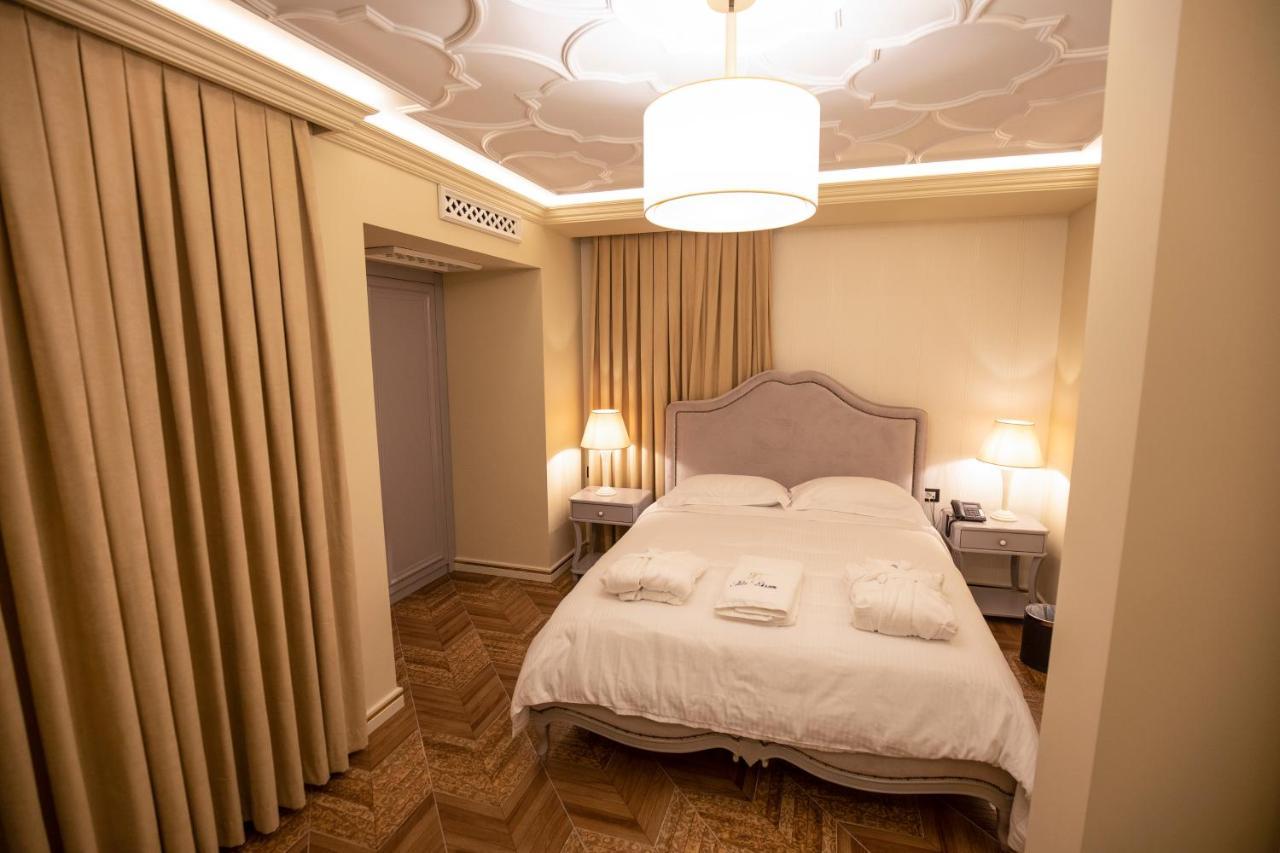Vila Ekrem Корча Екстериор снимка