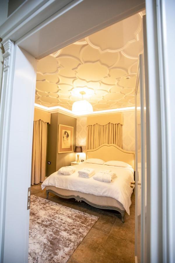 Vila Ekrem Корча Екстериор снимка