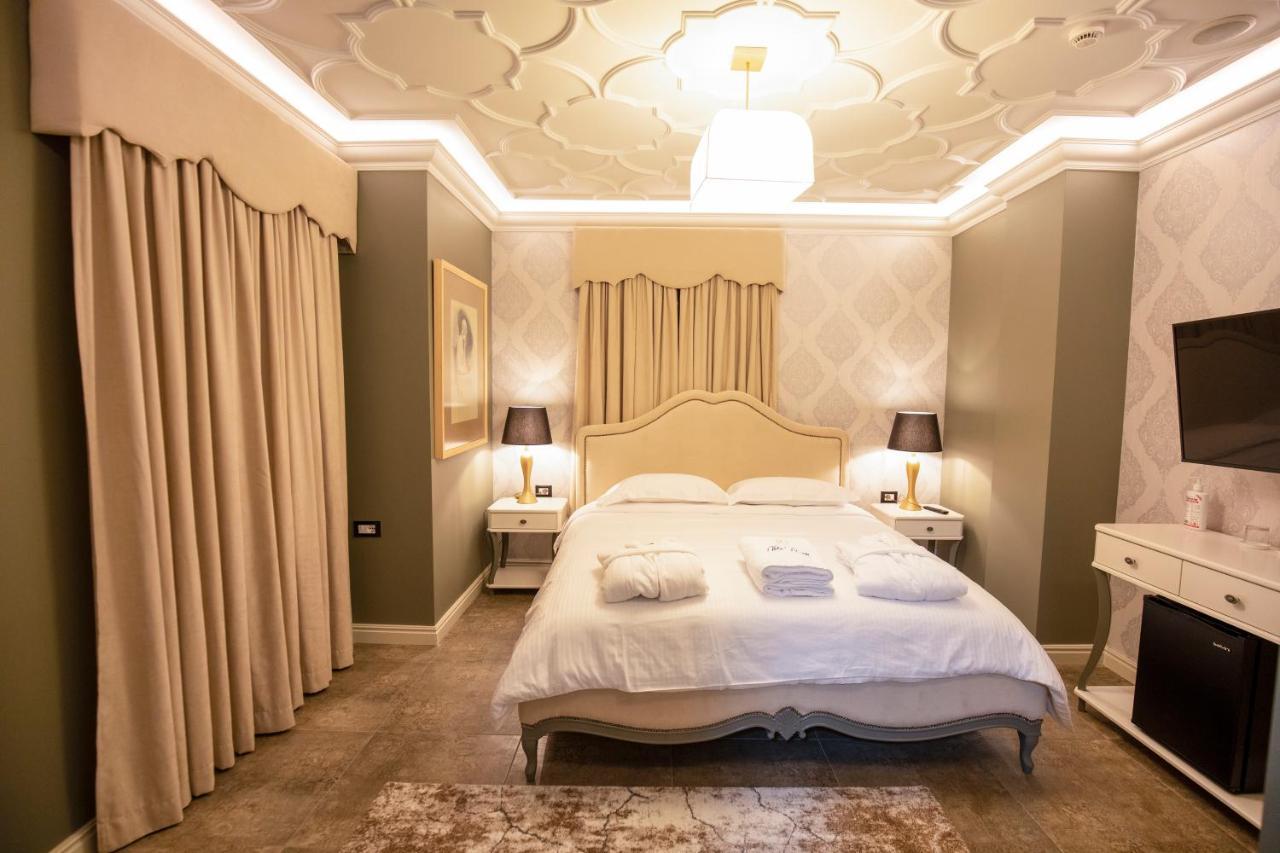 Vila Ekrem Корча Екстериор снимка