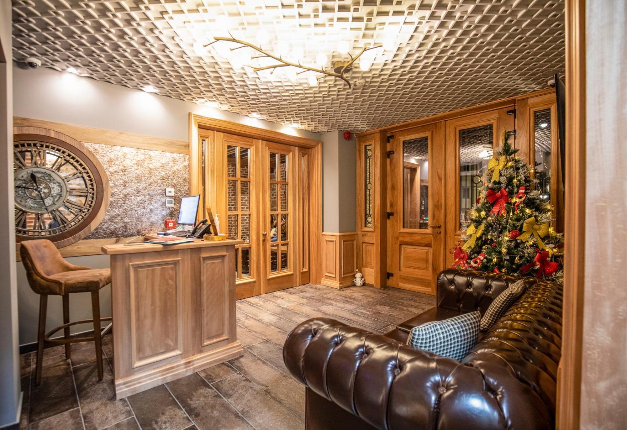 Vila Ekrem Корча Екстериор снимка